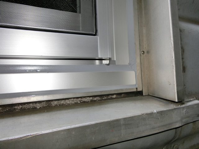 カバー工法による内倒し窓取替工事　窓のリフォーム　施工事例　弥富市